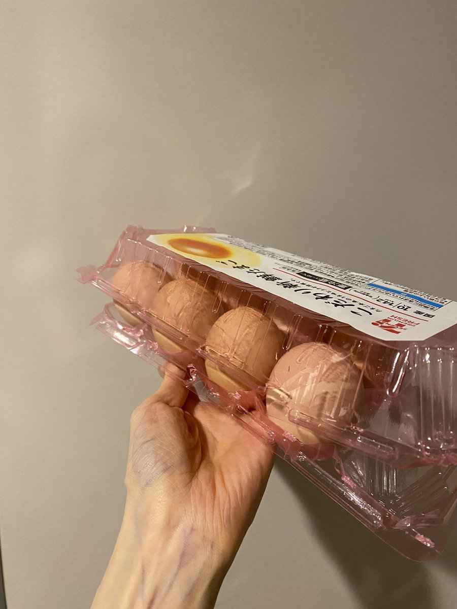 fufueggs's tweet photo. セブンイレブンの卵のパックさあ🥚
開け方わからないの私だけ？
力尽くで破るしかないのだけど🥚🥚🥚 https://t.co/fRVN7Ah9Sd