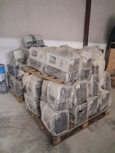 gundem7x24's tweet photo. Ahbap Derneği'nin İzmit'teki depolarında çürümeye terk edilmiş binlerce çadır, portatif yatak, uyku tulumu, kampet, battaniye, portatif sobalar, ısıtıcılar, buzdolapları, derin dondurucular, fırınlar ve su sebilleri bulundu.

Çadırların depremzedelere dağıtılmadığı görüldü. https://t.co/0CY9OCIi2I