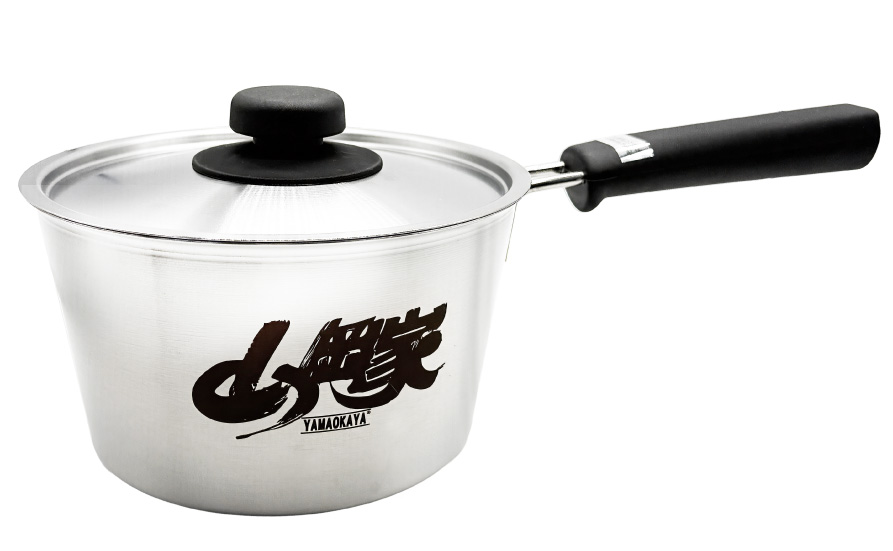 yamaokaya_shop's tweet photo. 山岡家の乾麺を作るのにぴったりなロゴ入りの片手鍋！
金属加工で世界的にも有名な新潟の燕三条製！満水容量1.6ℓ、寸法16cmの片手鍋。御自宅用に、サプライズ品として贈答用にもご利用ください。
https://t.co/fTJWS3QXlS

#山岡家商店 https://t.co/BGYZPIHxBc