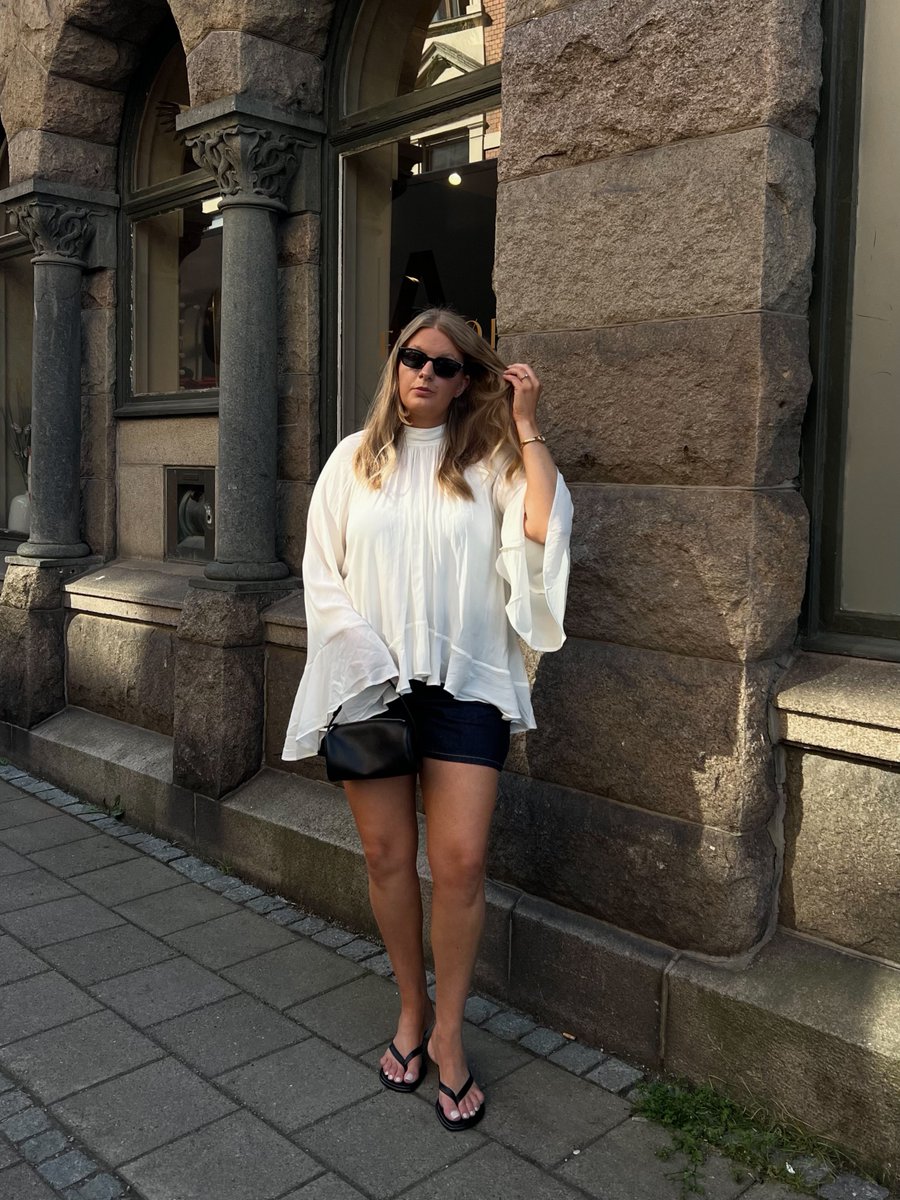 TravisVandkt's tweet photo. Advertisement @ginatricot Simple, chic &amp; heatwave-ready https://t.co/1c69YeXf3O