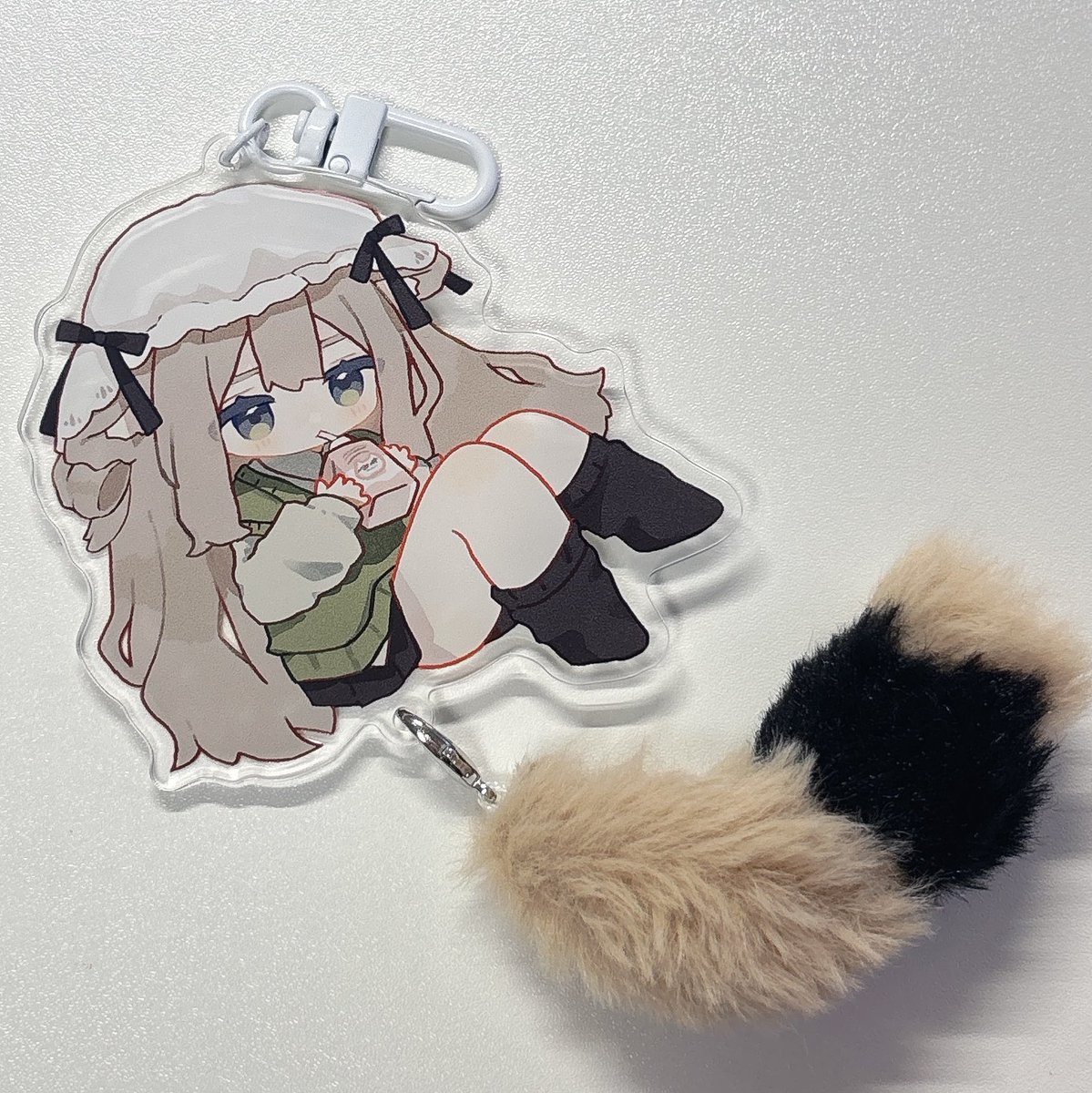 mano_maple's tweet photo. 出張版！ #くりえいてぃ部　3 にて頒布予定のアクキーです🤍🐱
ふわふわしっぽつき❕ https://t.co/KaNYPi5X3F