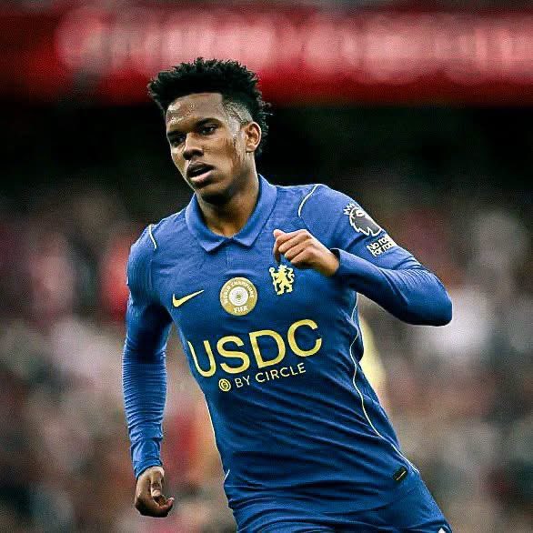 Afc_Mex's tweet photo. 🚨A lot of you guys keep going on about Rogers, but for me, it was a constant danger ever since Estevao entered the pitch.

🔸Rogers played well, but when you face an Arsenal defender, he's just incredibly rigid. And Estevao, on the other hand, has the skill, style, and unpredictability of a Brazilian forward, which really gave Raya a hard time.

🔸Estevao has huge potential, and I can't deny that. He's the kind of player that many people are talking about. If I had to pick the player Arsenal wants most, it would definitely be this guy.#ars