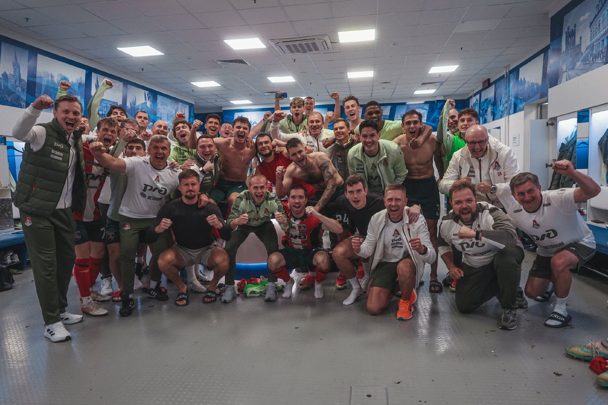 Red_GreenMoscow tweet picture