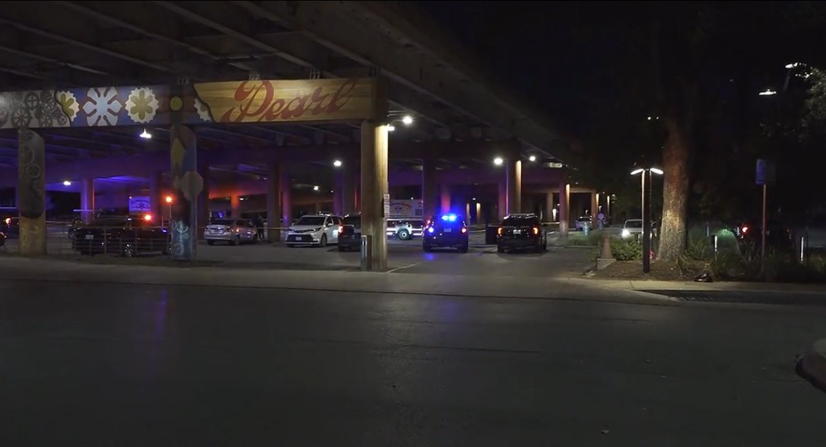 News4SA's tweet photo. A teen has died in a motorcycle crash after hitting a highway wall and being ejected from his bike.
FULL STORY -> https://t.co/06a03FXFsK
The crash occurred just after midnight on Sunday near the IH-35 and Hwy 281 interchange. https://t.co/5e8R8c2qoE