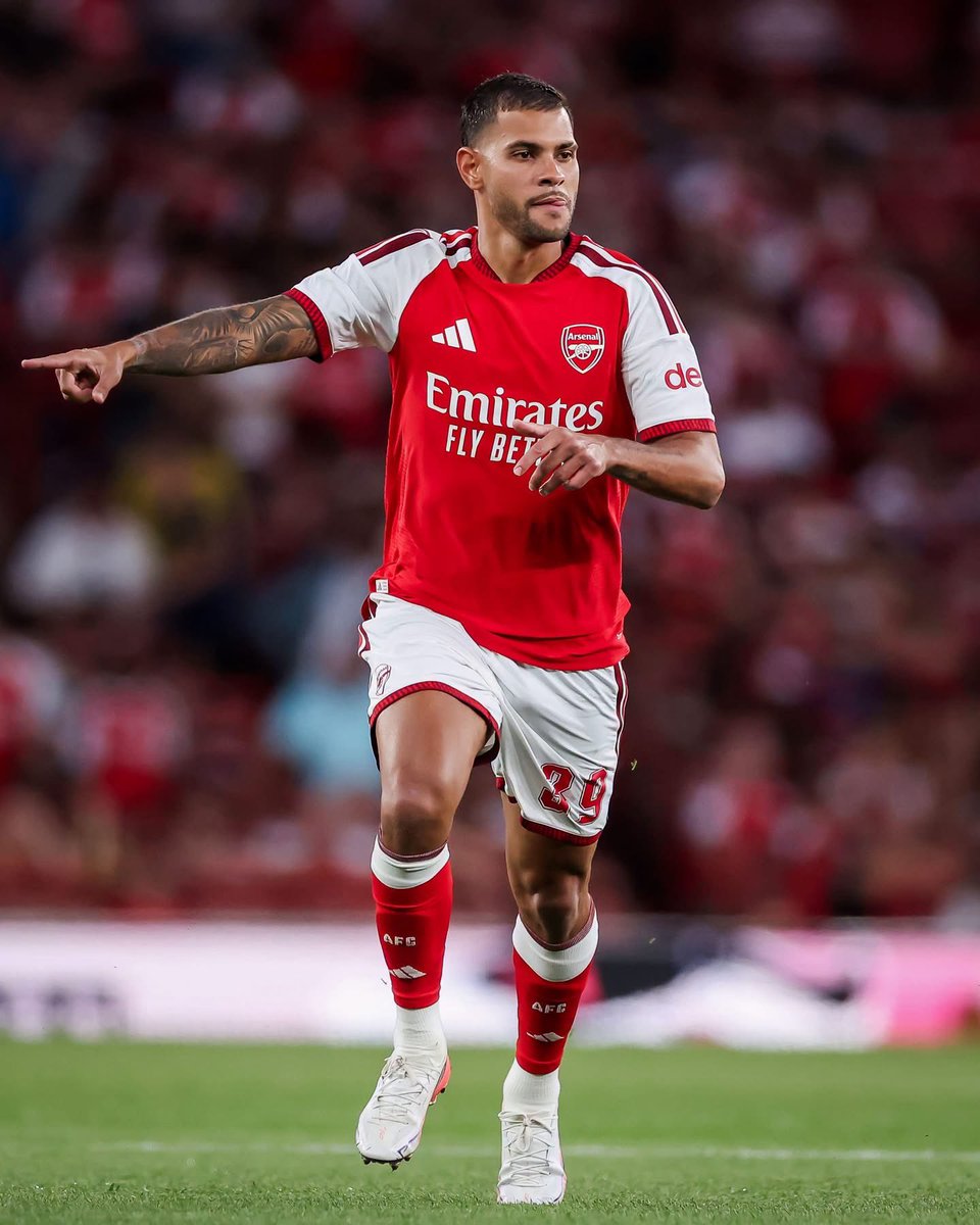 Afc_Mex's tweet photo. 🚨In fact, I'm still waiting for Bruno Guimarães, if we have to "find marks" in Arsenal's way, we actually still have a weakness, which is playing football at a low pace, which means actively holding the ball but not intentionally attacking, pretending to the opponent but still mastering the match. This weakness has existed for 2-3 seasons.

🔸Watching Arsenal, if you want to have a sense of peace of mind, you always have to play at a high pace and attack continuously, which is very attractive in terms of enjoyment, but for the team, in the long distance, it is very powerless. This is also a rare weakness that Declan Rice still has to improve in his relatively complete skill set.

🔸But Bruno G did it, at least in the last 30 minutes of the match against Aston Villa. Although Arsenal in that match was only one goal ahead like last night, they still kept the ball without having to retreat deep in defense, it saved energy and made them feel much more secure than last night.

🔸Last night, Bruno G should have entered the field instead of Zubimendi, but it seems that Bruno G's physical problem has not allowed, so Arteta has to turn to the defensive position like the last 2-3 seasons because in his hand, only Merino is enough to keep the ball at a low pace.

🔸Therefore, Bruno G is very important and is a key contract to improve this problem, with Bruno G on the field, even if he leads 1 goal, he still feels secure because Arsenal still keeps the ball and owns the game, this proposition is very important. #ars