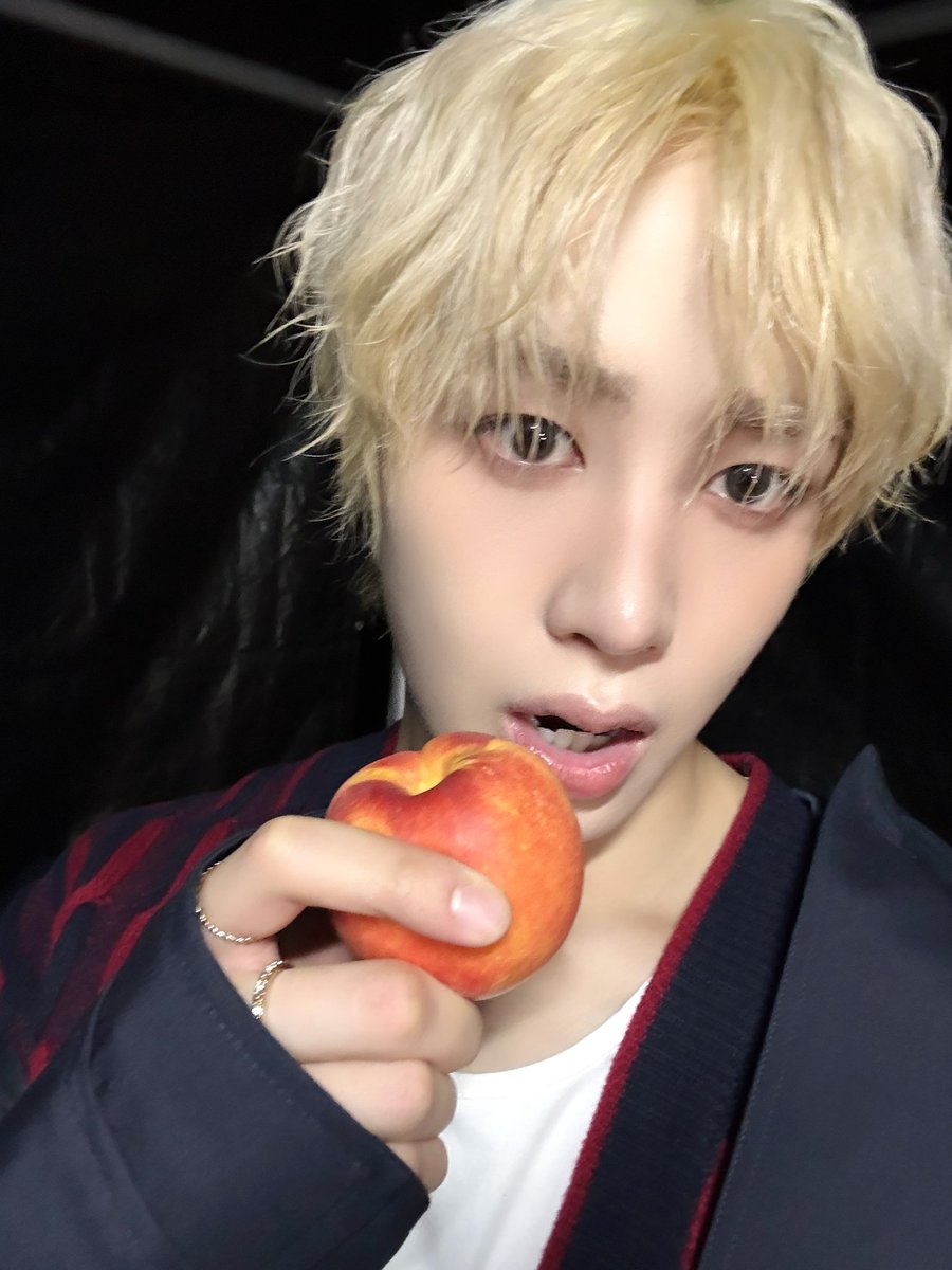 xikers_official's tweet photo. [#헌터] 사과 맛있다
#xikers #싸이커스 https://t.co/sCv3idDhAB