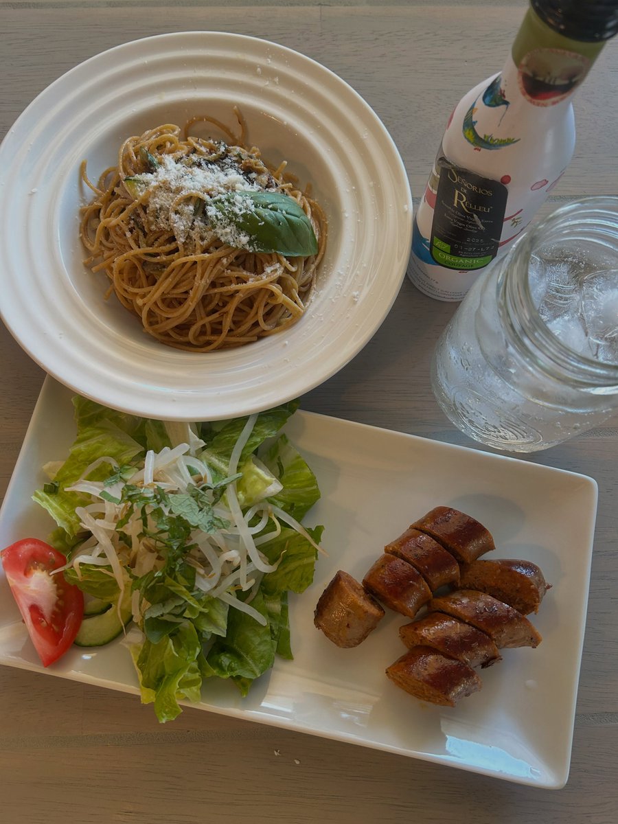 NormandLamn47's tweet photo. Pasta, sausage, and salad for dinner 
Bratwurst and vegetables for lunch 
7/12/26 https://t.co/9nMq4jsoIA