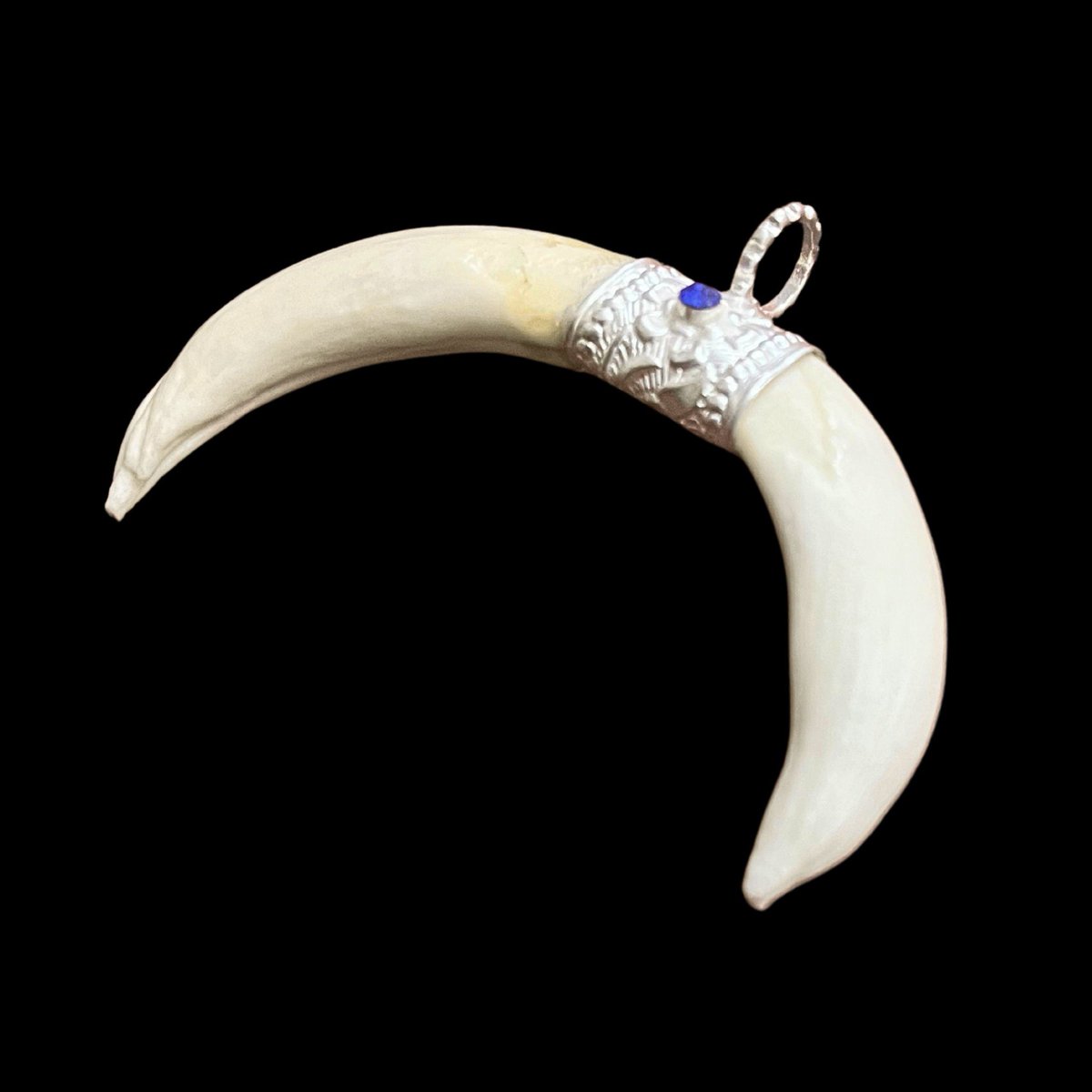 PathaniaWorkout's tweet photo. While the everyday wearing of the Soor Dand by Nihang Sikhs primarily represents hunting valor and psychological warfare, the choice of the wild boar as a supreme symbol of cosmic power, protection, and relentless strength is heavily tied to the Varaha (Boar) Avatar 🙏🏻 https://t.co/C9h5hRf5Rr