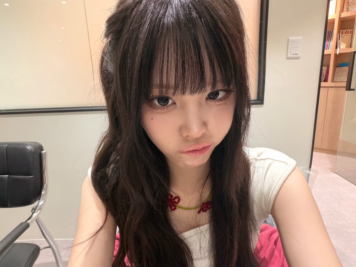 ouuxee's tweet photo. 아기됮이셀카귀여워💟💞💞💕 https://t.co/SOJ5f6qzbj