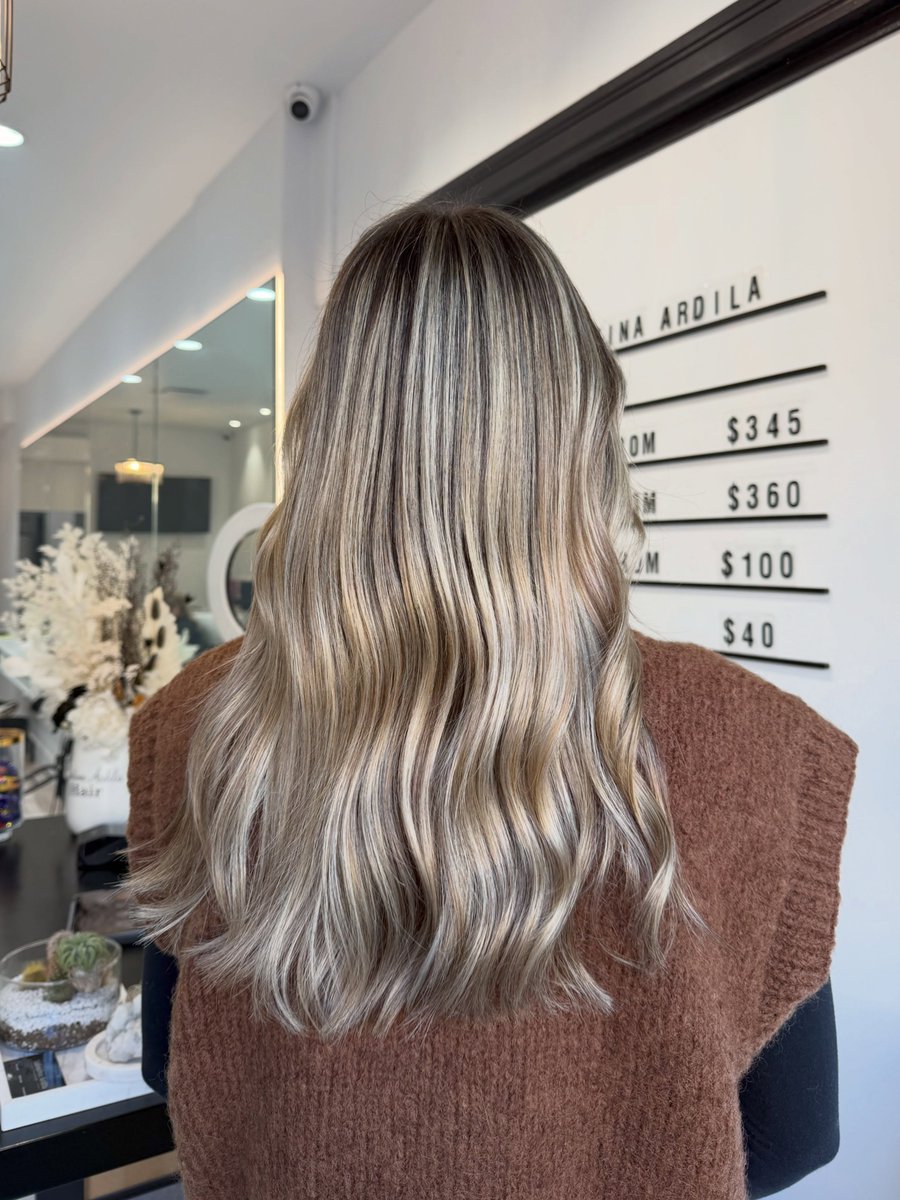 LeandrinHo_69's tweet photo. This balayage refresh restores softness, shine, and natural dimension. Perfect for a low-maintenance blonde that stays bright and fresh. Book now. https://t.co/QzHSYD7kbV
