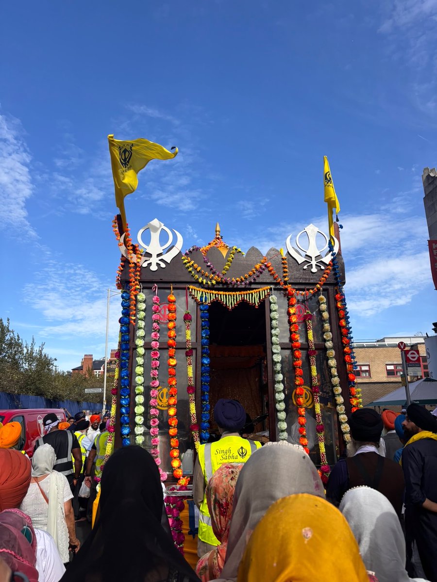 Jas_Athwal's tweet photo. It was wonderful to join the beautiful Nagar Kirtan yesterday from Singh Sabha Gurdwara Barking to Singh Sabha Gurdwara Goodmayes, where our Sikh community from across East London celebrated the first Parkash Purab of Sri Guru Granth Sahib ji Maharaj. 
 
With thousands in attendance, our community sang shabads (hymns), ate langar and immersed ourselves in the words of Gurbani.
 
Thank you to all the volunteers who dedicated their time to setting up and cleaning up after the procession. 
 
Sri Guru Granth Sahib Ji De Phele Parkash Purab Diyan Lakh Lakh Vadhaiyan!
