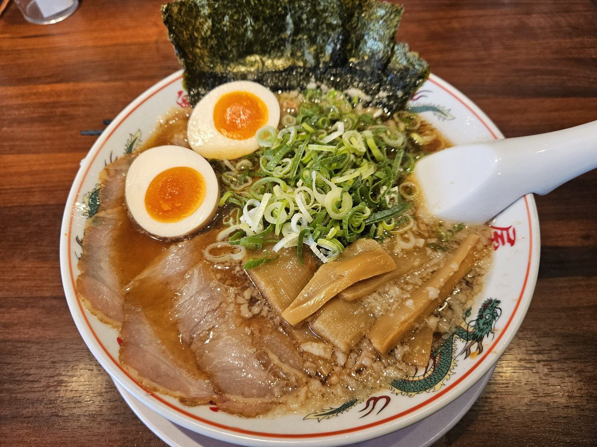 MSZM8's tweet photo. アップしてなかったチェーン店での食事💡
1枚目は栃木県佐野市・山田うどん食堂の「パンチ食べくらべ定食」🍚
通常のもつ煮込みと旨辛味のもつ煮込みのセット🔥
2枚目は栃木県宇都宮市・松屋の「トンテキ定食」🐷
3枚目は茨城県取手市・京都北白川ラーメン 魁力屋の「京都背脂醤油全部のせラーメン」🍜 https://t.co/CtT1pO38Bd