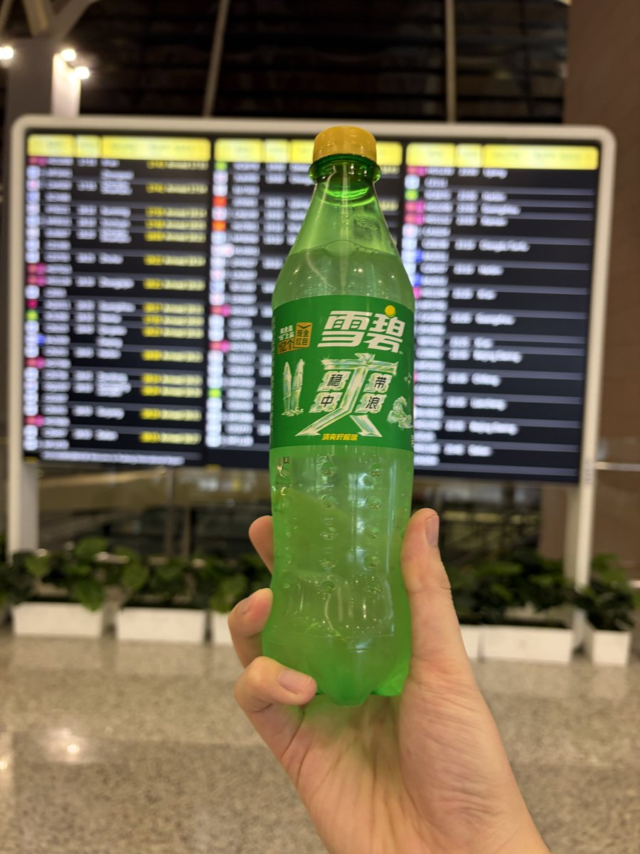ripo0079's tweet photo. 上海着いた！！わ〜雪碧雪碧！！！雪碧飲まなきゃ！！あ〜雪碧雪碧！！雪碧おいしい！！！ https://t.co/RRv8HTajBT