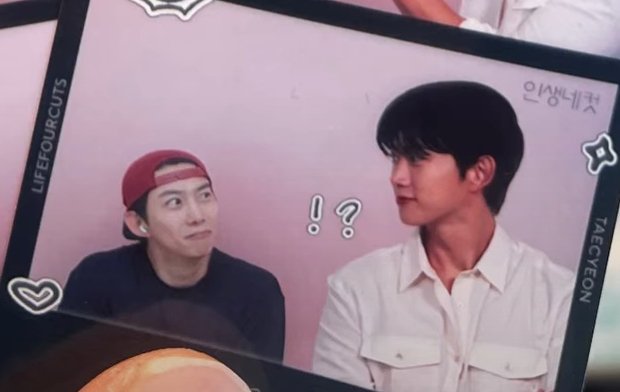 lemontaec_'s tweet photo. me when accidentally told my friend crush that she loves him and my friend just look at me like that https://t.co/Ilst0aFNC4