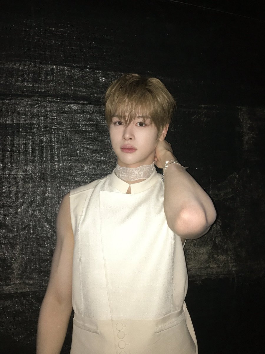 closeyoureyes_7's tweet photo. 2026 SKA🤍

#CLOSEYOUREYES #클로즈유어아이즈
#CYE #클유아 
#SPOTVKPOPAWARDS #SKA https://t.co/MZ4a0w1LUo