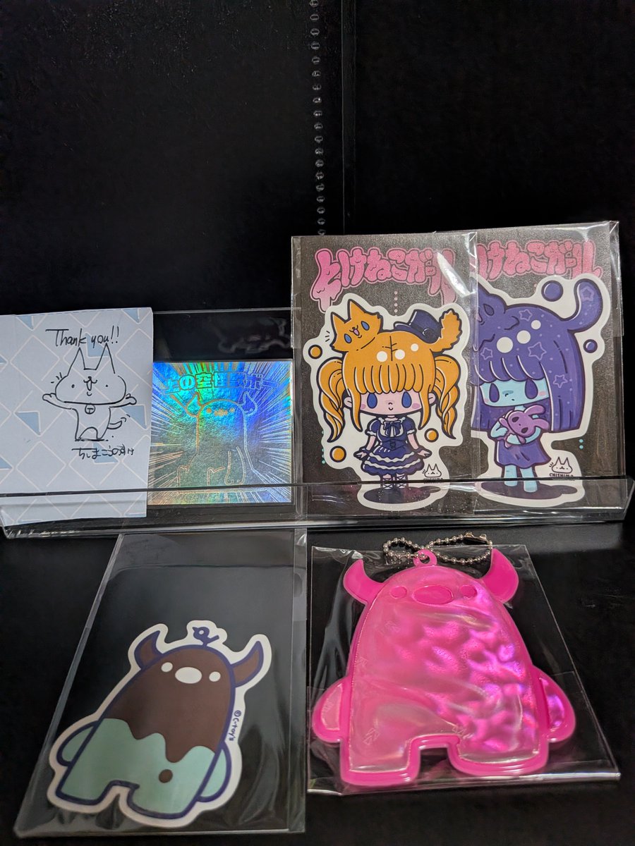 purores's tweet photo. 初ミンネでお買い物。
ずっと欲しかったちしまこうのすけさんのとけねこガールやボーゲット。
オマケのシールも付いてて最高。
ちしまさんコーナーに飾る。
封筒に書いてあったイラストも持ったいなら切って飾る。
#ちしまこうのすけ
#とけねこガール
#上の空怪獣ボー https://t.co/W0UWTxp9Ig