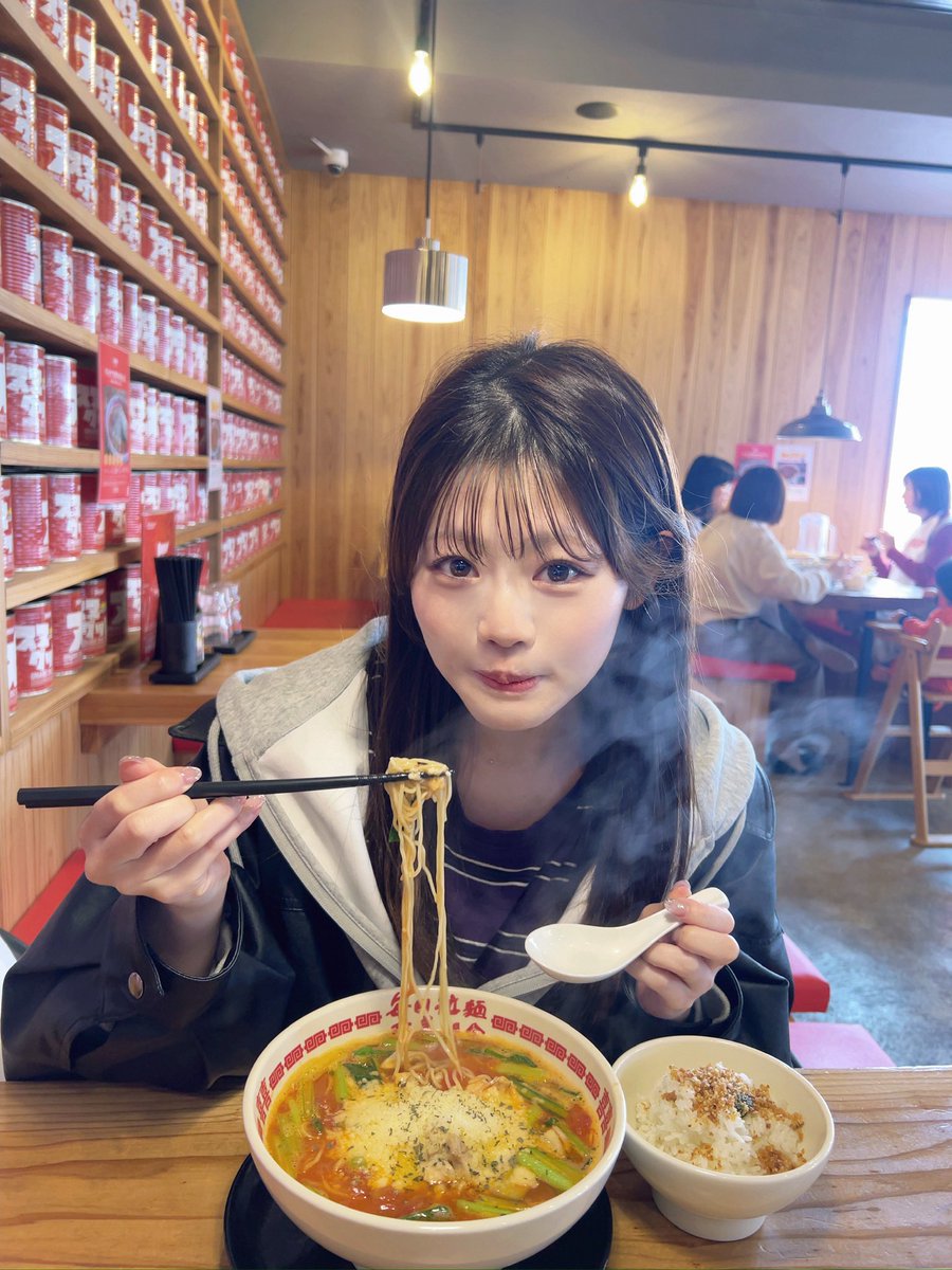 Moeko_LM's tweet photo. 帰鹿したときにたべた肉肉うどんとトマラー🍅🍜どぅわーいすき https://t.co/i9s34q9Y4f
