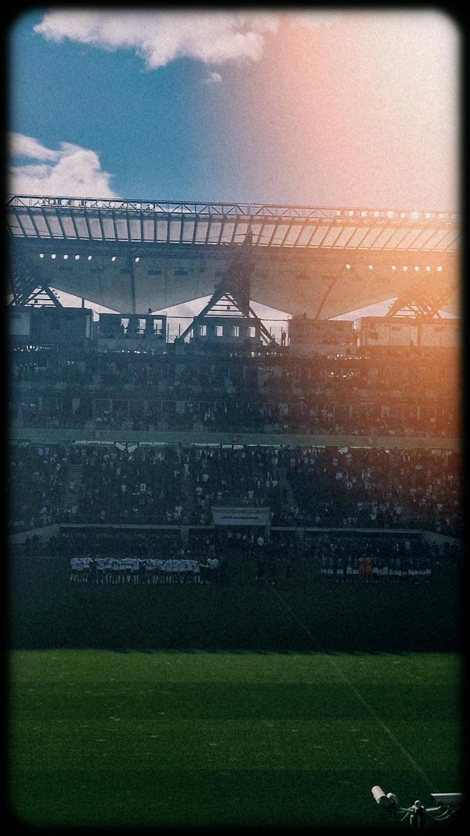 Mr_Jankowski's tweet photo. To była absolutnie sentymentalna niedziela i wielka frajda zobaczyć tylu wspaniałych piłkarzy znów przy Łazienkowskiej 3. Oby Legia Warszawa jak najszybciej wróciła na mistrzowskie tory! https://t.co/36b0Ystm2Y