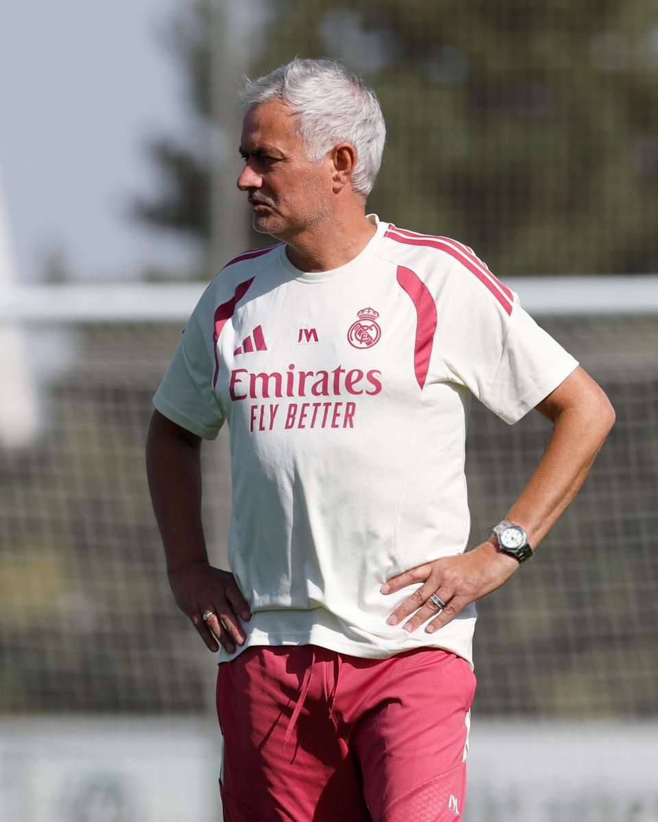 ActuFoot_'s tweet photo. 🚨 José Mourinho 🇵🇹 : « J’AI TRÈS ENVIE DE GAGNER LA LIGUE DES CHAMPIONS AVEC LE REAL MADRID ! » 🤍🏆

🎙️ conf. de presse https://t.co/fqVYCRcGl9