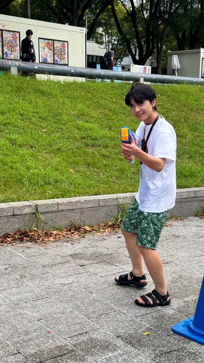 ndg_yuto's tweet photo. みなさんこんばんは！
オフショット第一弾！
ウォーターフェスの時のオフショットです
この後びしょ濡れになりました〜😅
まさにバッシャーンでしたねー

#NAGOYADRAGONGATE
#名古屋登竜門
#ナゴヤドラゴンゲート https://t.co/geP3E2GqZr