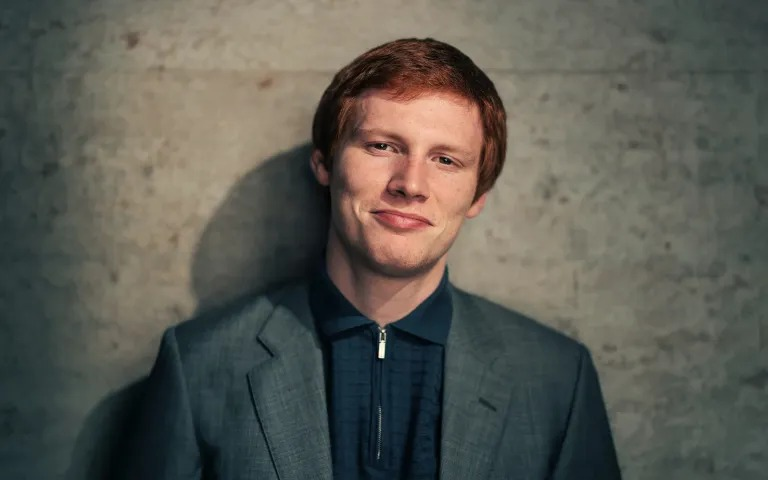 Wizarding_Press's tweet photo. Louis Shelton will portray the older version of Ron Weasle in the Mirror of Erised, in the first season of the #HarryPotter series. https://t.co/y5GlfkWgYR