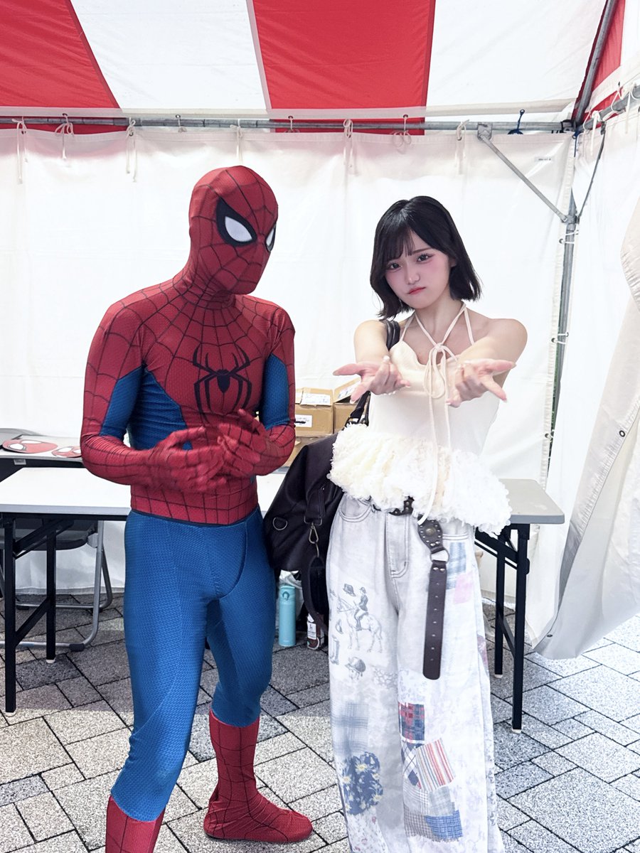 mahoko_alps's tweet photo. スパイダーマン自分のポーズ忘れてたから思い出させてあげた  四コマ🖼 https://t.co/6Iv2j6ZFAp