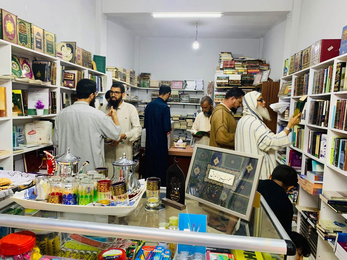 yass_752's tweet photo. الحمد لله الذي بنعمته تتم الصالحات
نحمد الله على نعمه ونشكره على فضله وإحسانه
أتوجه بالشكر الجزيل والثناء الجميل لكل من تجشم الحضور من إخواننا وأحبابنا، واقتطع من وقته ليشاركنا هذا الافتتاح المبارك بإذن الله.

 وأخص بالذكر والشكر شيخنا الفاضل أبو شعبة زغير الصفحة الرسمية للشيخ أبي شعبة محمد زغير على إكرامه لنا بحضوره بقطع المسافات الطوال من أجل الحضور والمشاركة في هذا الافتتاح فجزاه ربي خيرا

ومن لم يحضر من أحببانا فله عذره وقد فاته الشاي والحلوى بطعم الكتب، ومن غاب غاب نصيبه.

والله ولي التوفيق