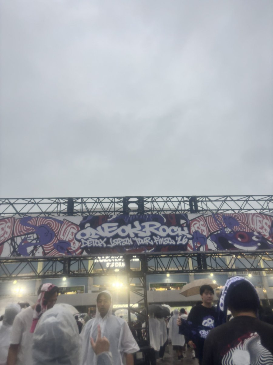 reytaka15's tweet photo. 昨日はワンオクのdetox finalへ！
神セトリすぎてめっちゃ叫んだな
一生余韻に浸ってる
友達がTakaが投げたタオルゲットしてて羨ましかった👁️👁️ https://t.co/Mx07lackNH
