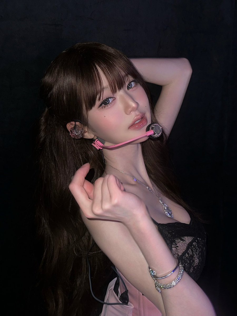 nana_picture7's tweet photo. 前髪有りと無し、どっちも良すぎて選べないよ🥲🎵 https://t.co/ohHophLaVD