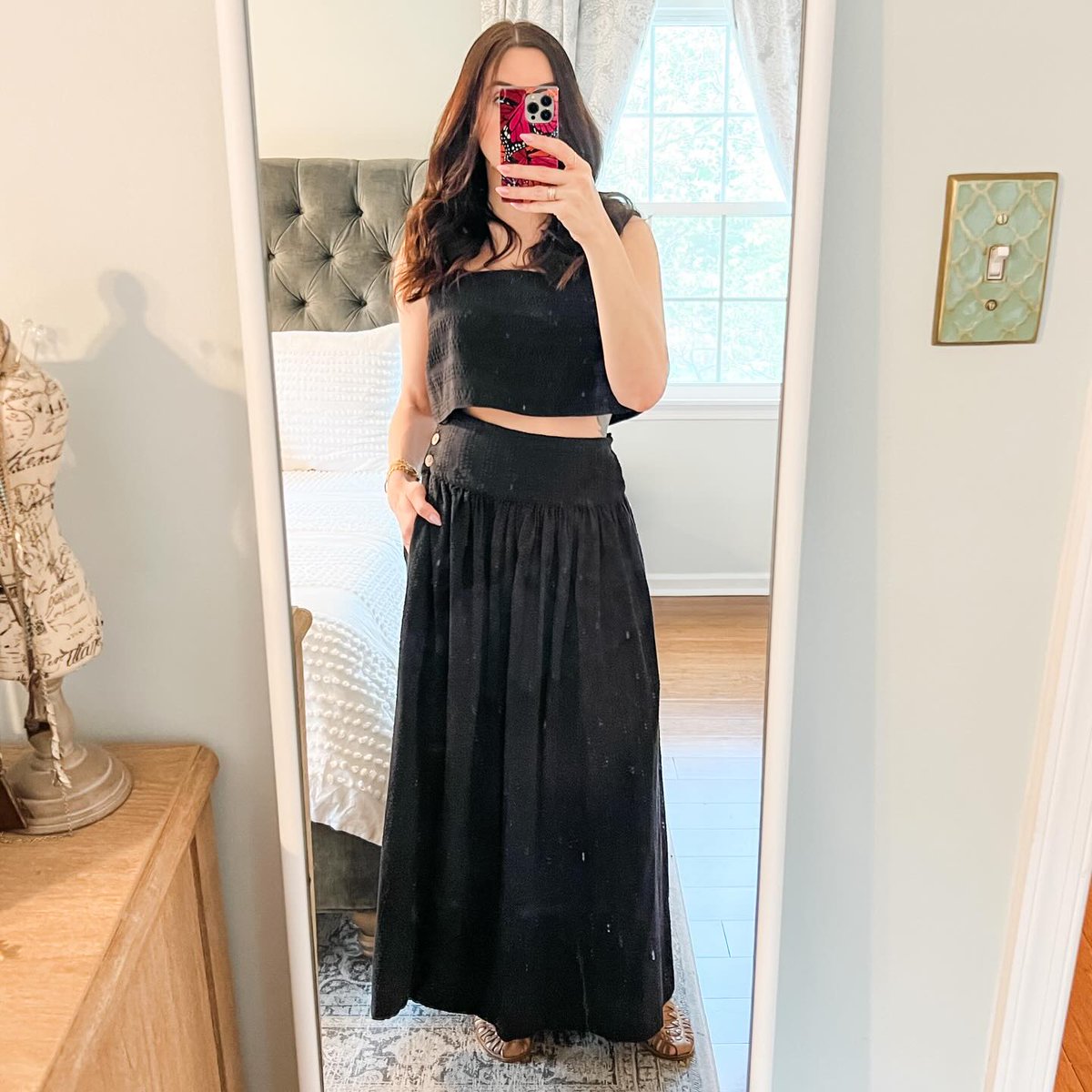 NickolasScvo's tweet photo. Thanks, it has pockets! Free People skirt set, Nisolo huaraches, Etsy bracelets. https://t.co/Il2WuhTQ0y