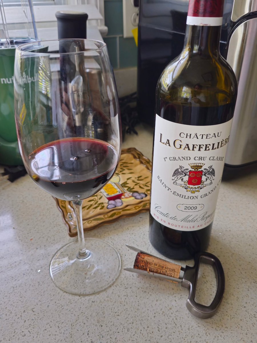 RuthBasketys's tweet photo. Chateau La Gaffeliere 2009 is elegant with tea leaves, green notes, dark cherries and plum. Smooth, integrated tannins and oak. A food-friendly wine for a special night. 14. 5% alcohol, 90% Merlot, 10% Cabernet Franc. https://t.co/6iL1uxzpii
