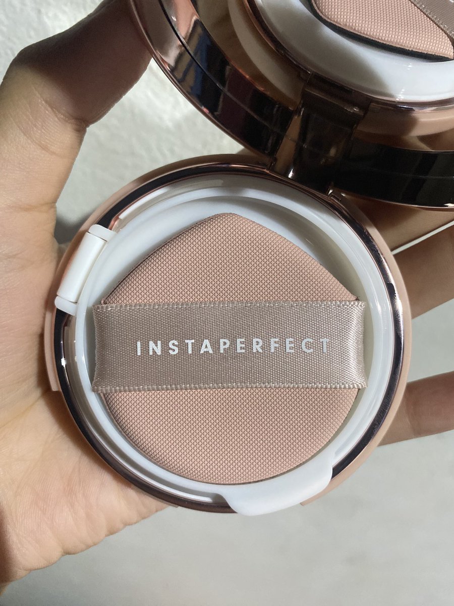 ofcthann's tweet photo. kemarin baru beli cushion ini lagi setelah sekian lama ga beli karena sempet pindah ke bb tint, jujur kangen banget dan ternyata makin cakeup ajaa formulanya, puff juga gantii jadi teardrop, lucuuu bangetttt makinn sukakkk🥹🫰🏻💗 semoga kedepannya makin bagus yaa cintaku 🫶🏻💋 https://t.co/ip1ypDsnrA