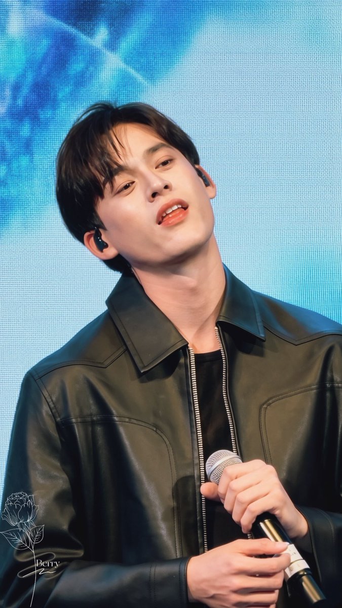 BerryMMM2019's tweet photo. Simply gorgeous~ 🪽🌟

JOSSGAWIN IN DC R1
#JossGawinFMinDC 
#GawinCaskey