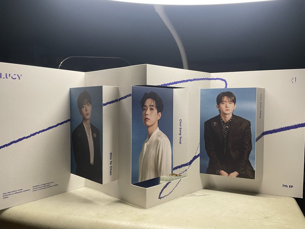 Lemon64046214's tweet photo. @tarawalwal__O4 It came with the album!! Its like a popup cardboard thing (thankyu sm!! Immediately put him in my phonecase 🥳🥳) https://t.co/HtFQ9kFM8j
