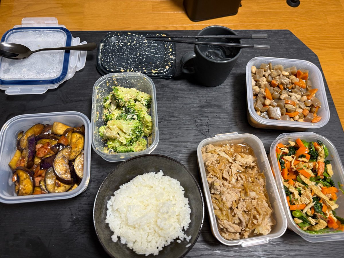 Kituneaneki's tweet photo. 🦊#あねきご飯🦊
ナスとウィンナー炒めた奴とブロッコリーの胡麻マヨ和え https://t.co/k2Qkk4hZxc