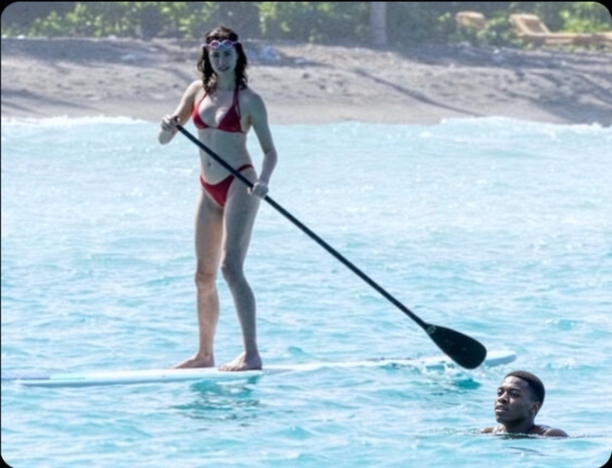 Mr_Badda2's tweet photo. Jack Antonoff emotionally explained why he ended his marriage to Margaret Qualley, after she was spotted kissing a 21year old Italian producer during their beach vacation.

"I felt devastated after seeing Margaret, whom i had been with for nearly three years cheating on me with another man. You know, I still carry that pain and grief with me, and i haven’t been able to get rid of it. That’s what made me give up on relationships and marriage because i honestly can’t take it anymore. I loved Margaret more than anything, and i sacrificed so much for her. It hurts knowing this is how she chose to repay me."