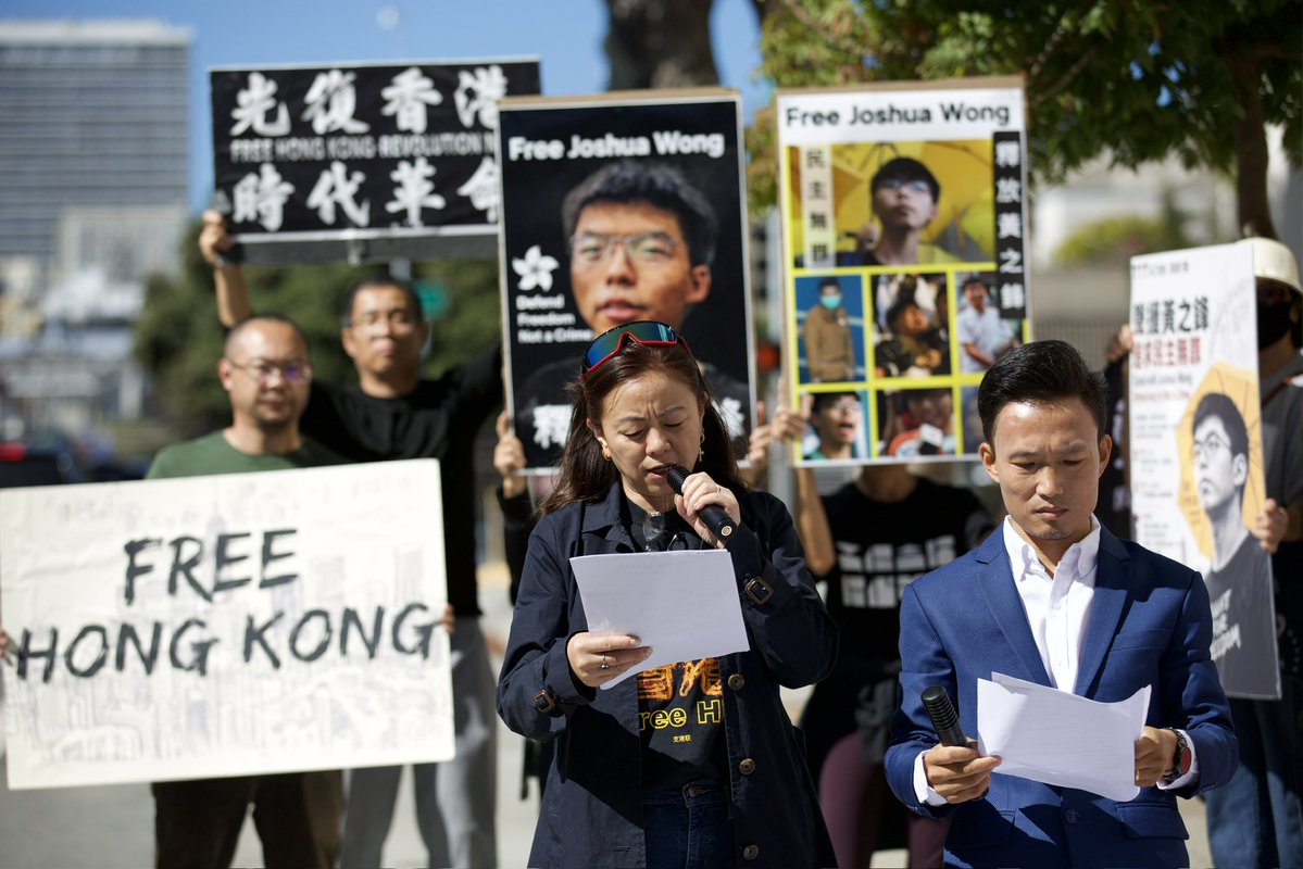 freehongkong404's tweet photo. 莫須有罪名！終身監禁威脅
黃之鋒在被關押近6年後，因4年前入獄前的和平外交遊說被控“勾結外國勢力”並被迫認罪
遊說議員、接受採訪、和平表達政治訴求本是國際人權法保障的自由
📍 我們在舊金山聲援黃之鋒
🚫 惡法審判，公理何在
和平理性表達絕不是犯罪
#FreeJoshuaWong  #惡法非法  #FreeHongKong https://t.co/lc3nQkKKZT