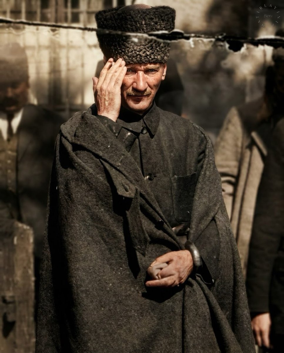 KutluBuduncar's tweet photo. "Bütün cihana ilân etmek zorundaydık ki, Türk milleti esir yaşamamıştır, yaşayamaz ve yaşamayacaktır."
Uluğ Başbuğ AtaTÜRK 

Gün, Türk'e aysın!🇹🇷 https://t.co/wTgEfu7e9Q