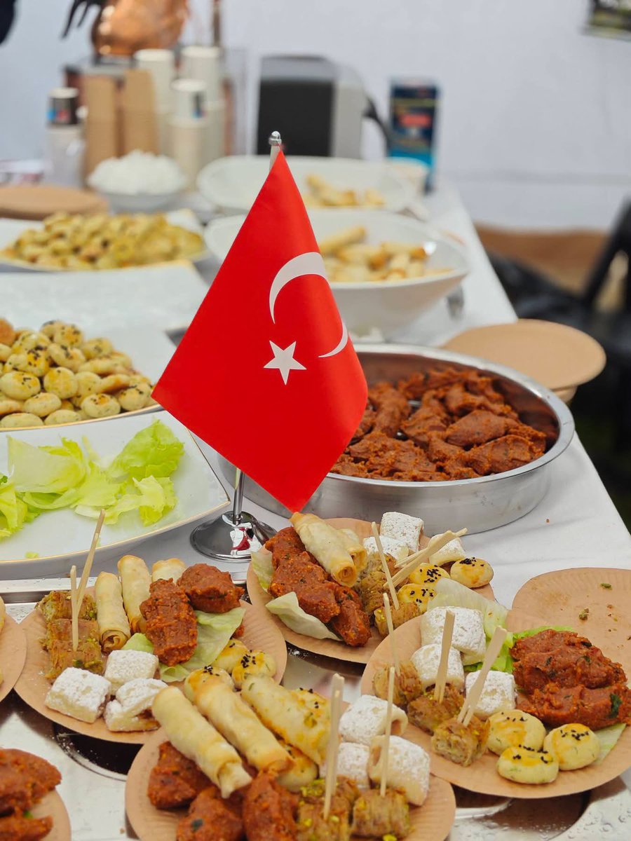 TC_VilniusBE's tweet photo. Vilnius’ta yerel halkı ve farklı kültürleri bir araya getiren “Vilnius Is My City” festivaline katılım sağlayarak, kültürümüzü tanıtma fırsatı bulduk ve Türk çayını, Türk kahvesini ve geleneksel mutfağımızdan çeşitli lezzetleri katılımcıların beğenisine sunduk.

Bu anlamlı etkinliği organize eden Vilnius Belediyesi’ne, International House Vilnius’a, ayrıca standımıza gösterdikleri büyük ilgi için tüm misafirlerimize teşekkür ediyoruz.