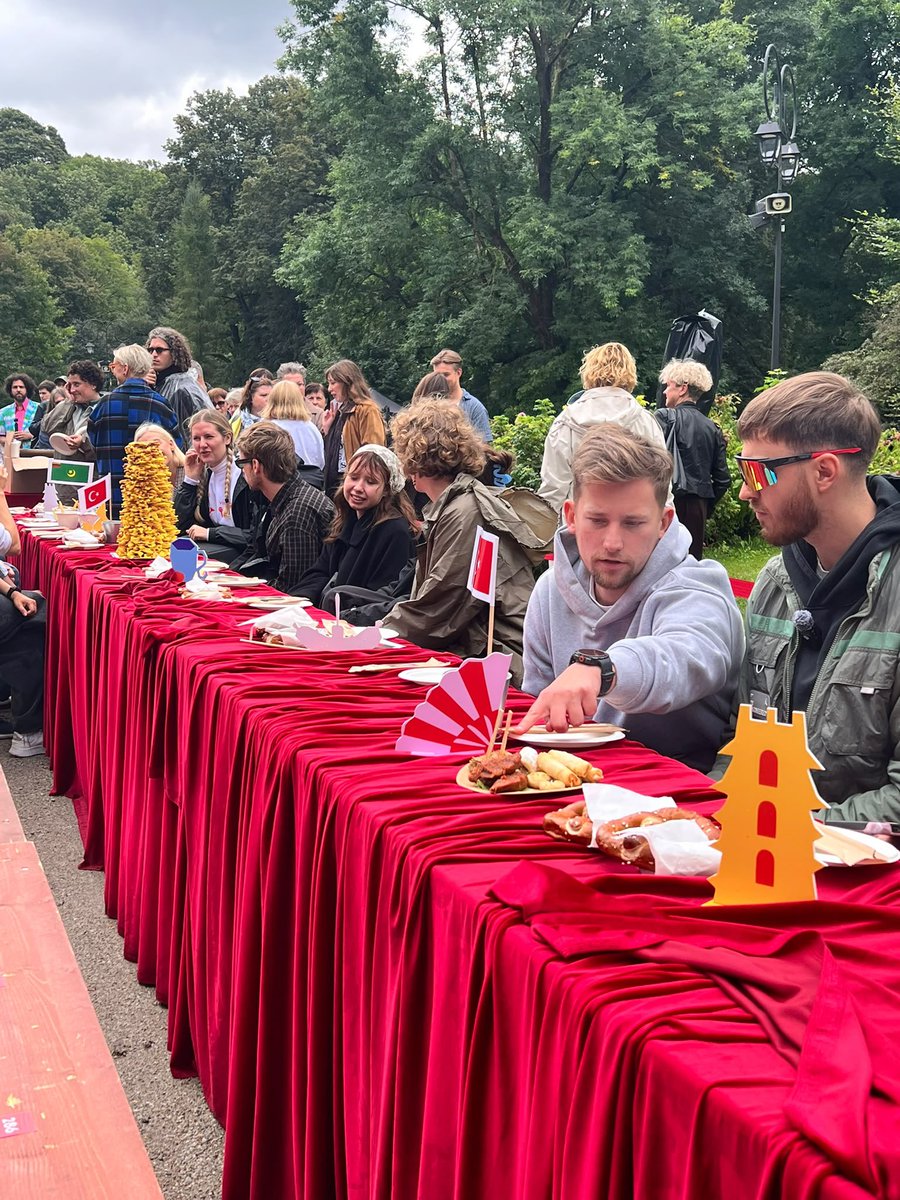 TC_VilniusBE's tweet photo. Vilnius’ta yerel halkı ve farklı kültürleri bir araya getiren “Vilnius Is My City” festivaline katılım sağlayarak, kültürümüzü tanıtma fırsatı bulduk ve Türk çayını, Türk kahvesini ve geleneksel mutfağımızdan çeşitli lezzetleri katılımcıların beğenisine sunduk.

Bu anlamlı etkinliği organize eden Vilnius Belediyesi’ne, International House Vilnius’a, ayrıca standımıza gösterdikleri büyük ilgi için tüm misafirlerimize teşekkür ediyoruz.
