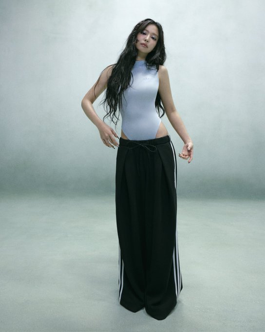 viraltakes's tweet photo. JENNIE looks breathtaking in new pictorial for Adidas Originals. https://t.co/qaj3tNmGGv