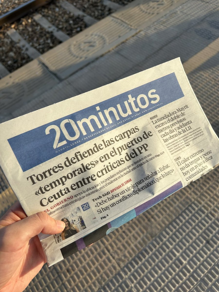 eurovisir's tweet photo. Me han dado este abanico de papel en la Renfe 😍 cómo se preocupan de que los pasajeros no tengamos calor https://t.co/op6NADimqr
