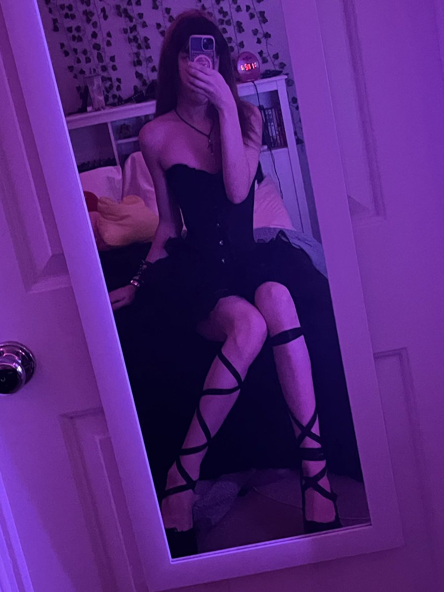 ANG3LICCD0LL's tweet photo. wish i had someone to dress like this for >.< #nsfwtwt #femboy #twink #trans #meow #lace https://t.co/dOqGAnhTdg