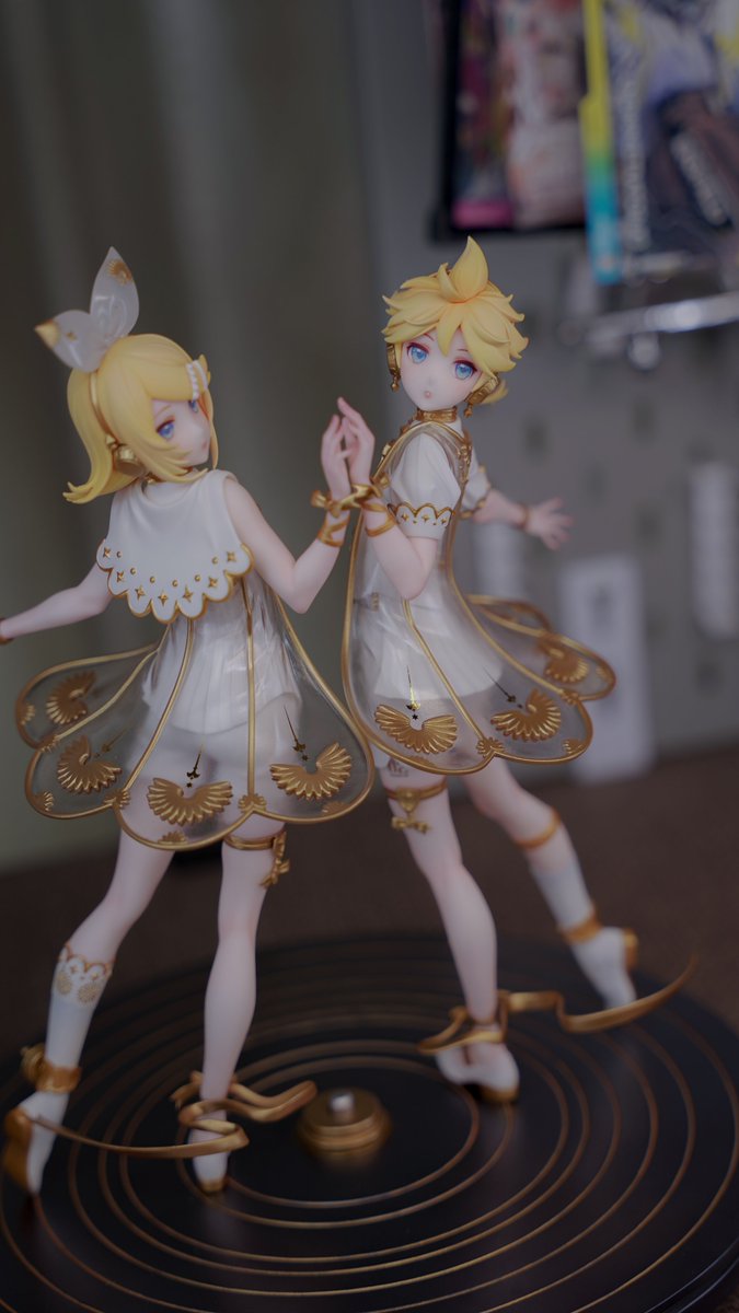 cherishedwish_'s tweet photo. 涂了镜音双子 https://t.co/V3Kln1eV6M