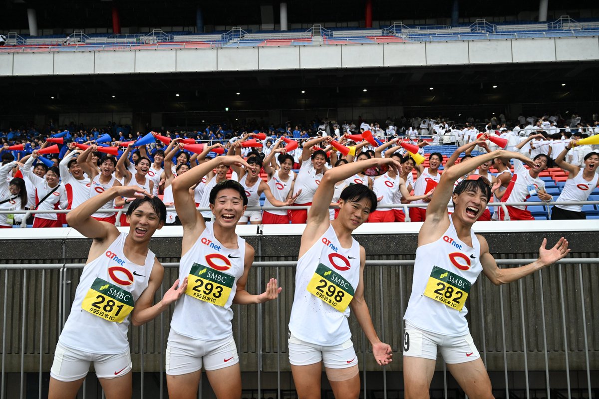 Getsuriku's tweet photo. #日本インカレ
男子4×400mR決勝

🥇中大　3.03.30 大会新！日本学生新！✨
（庄籠翔、植松康太、濱田幸生大、田邉奨）
🥈筑波大　3.04.19
（橋詰竜輝、髙木煌之介、林申雅、久保拓己）
🥉早大　305.80
（松本悠斗、森田陽樹、渕上翔太、権田浬）

アンカー勝負を田邉が制す！
雨をはねのけ13年ぶりV🏆 https://t.co/8mPyzJ5HQH