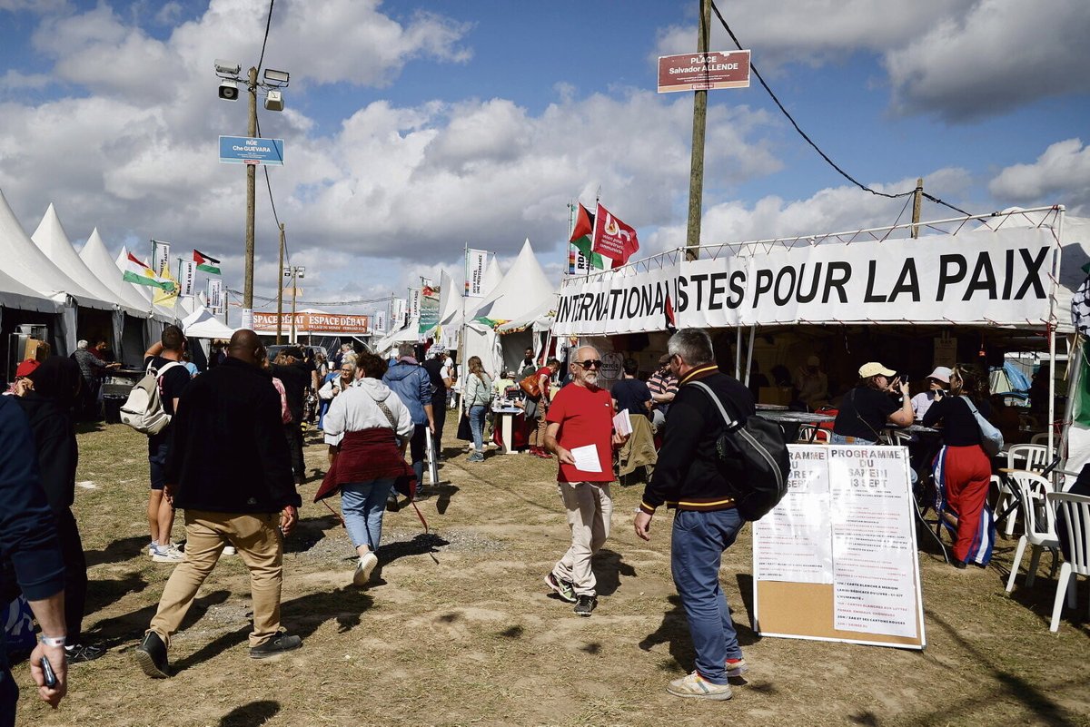 humanite_fr's tweet photo. Au cœur de la Fête de l'Humanité, le Village du monde, relais des partisans de la paix 

➡️ https://t.co/M7mDRGXnrY https://t.co/2epL8UaoHK