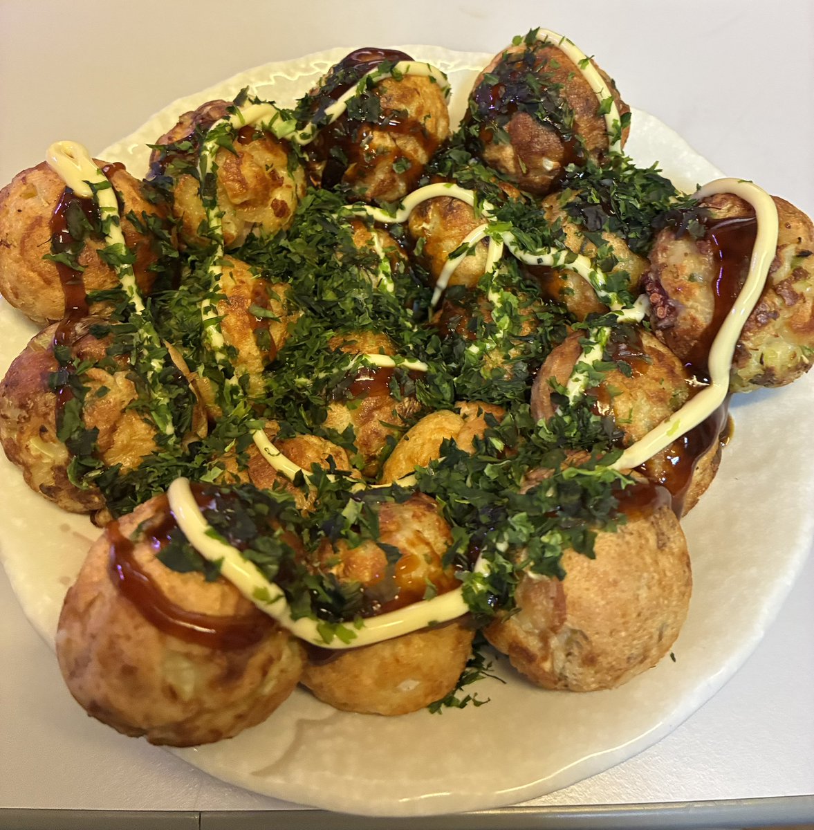 noborutama's tweet photo. 新しいiPhoneからのたこ焼き🐙 https://t.co/O5mnzZ39Gu