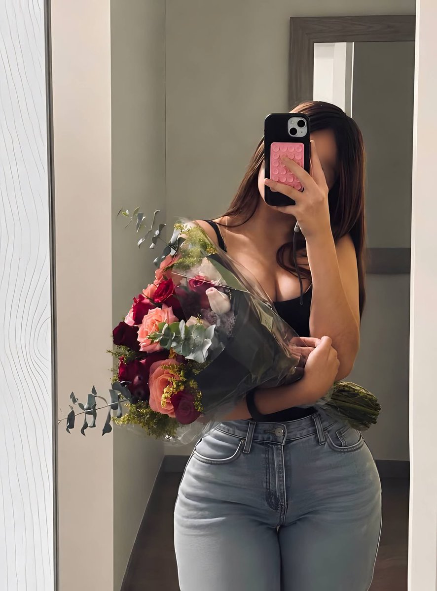 sofia_horvtl1's tweet photo. Milujem kvety, sú nádherné! 🌸🤍 A čo vy? Kto vám nosí kvety? 💐🥰 #kvety https://t.co/wN2xMRFhzh