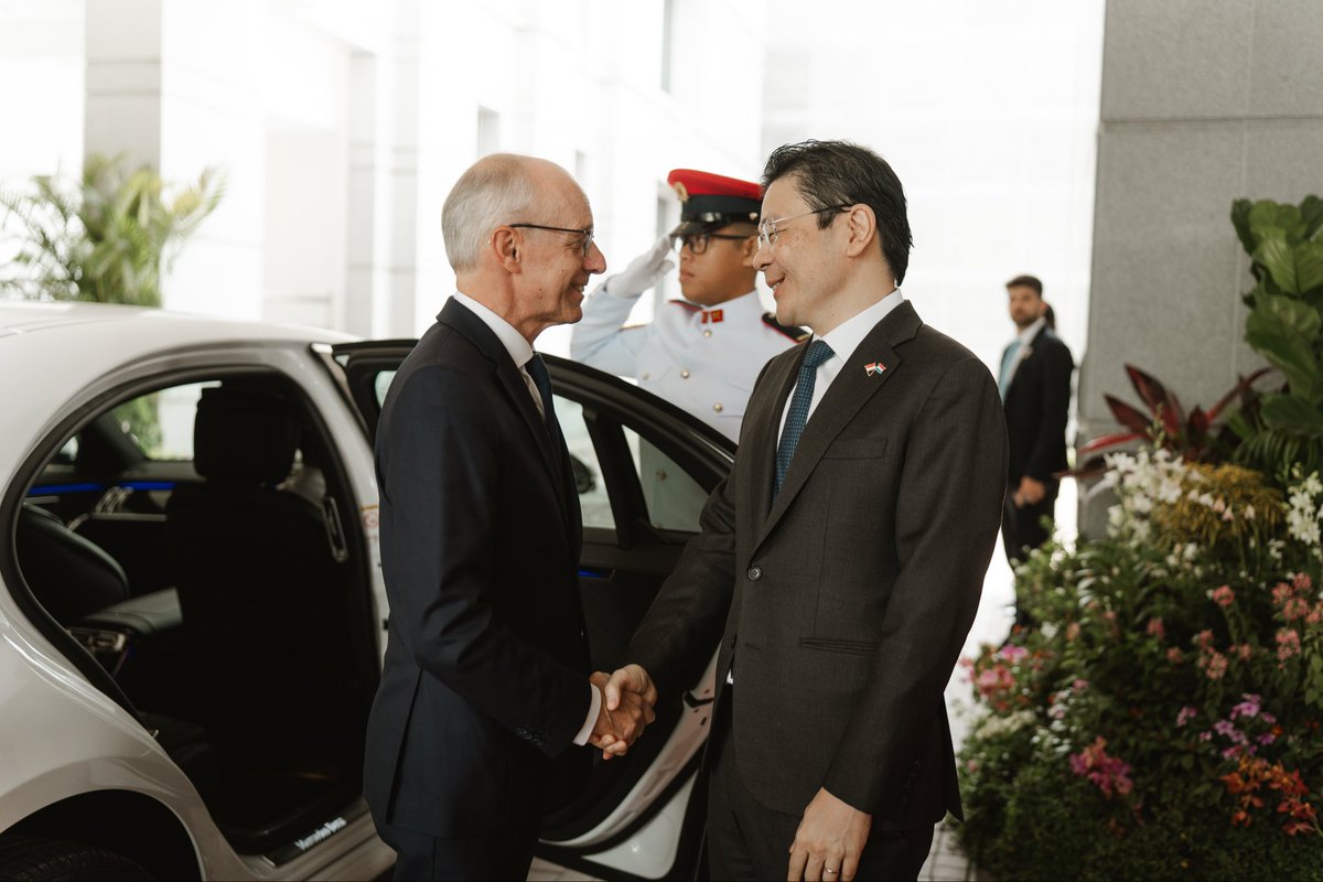 LucFrieden's tweet photo. Thank you for the warm welcome to Singapore, Prime Minister @LawrenceWongST.

Singapore and Luxembourg are like-minded partners and friends. We want to further strengthen our cooperation in finance, Al and space. https://t.co/niC1cdxh6b