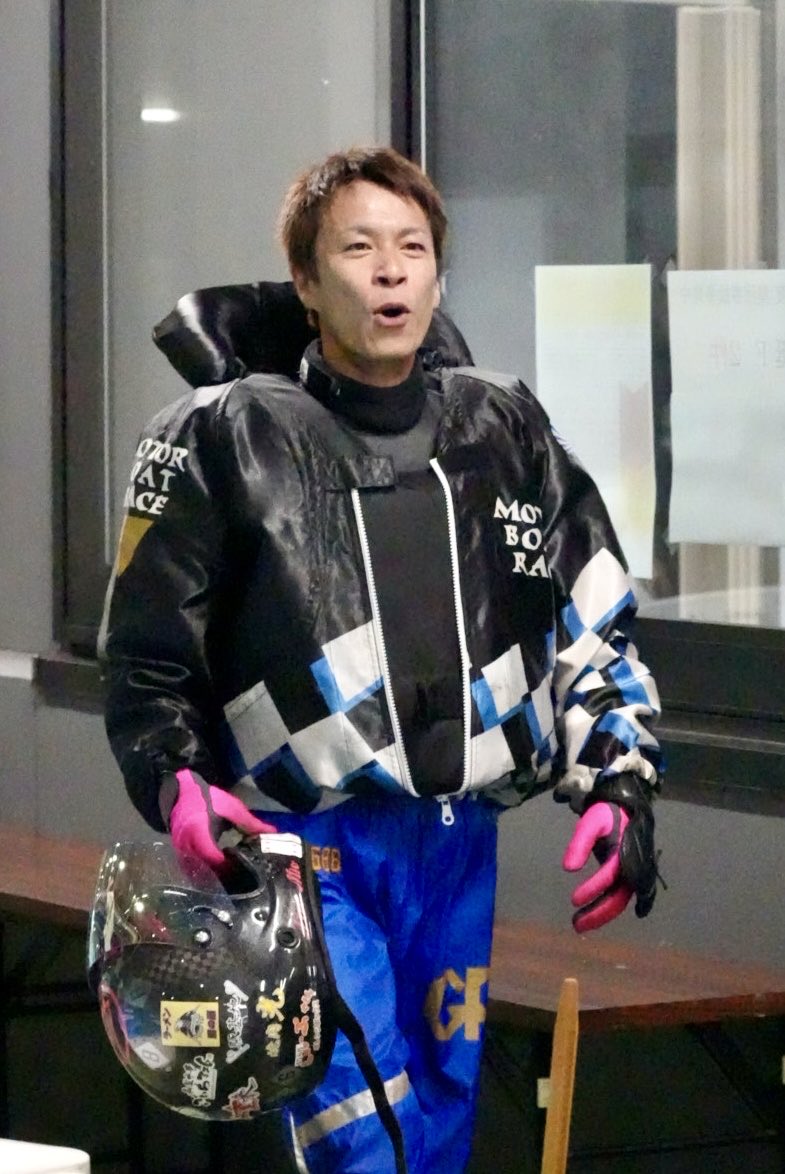 chusporace's tweet photo. 【#ボートレース津】#ツッキー王��決定戦
５日目準優勝戦10Ｒ
１着⚪️桐生順平（埼玉）✨逃げ
２着⚫️磯部　誠（愛知）✨
３着🟢井上一輝（大阪）
４着🔴井口佳典（三重）
５着🔵高野哲史（兵庫）
６着🟡塩田北斗（福岡）
#桐生順平 #磯部誠 両選手が６強進出 https://t.co/VKCWevCuB8